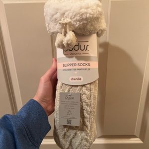 Pudu white slipper socks